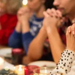 Simplifying Christmas Spending to Focus on Family and Faith